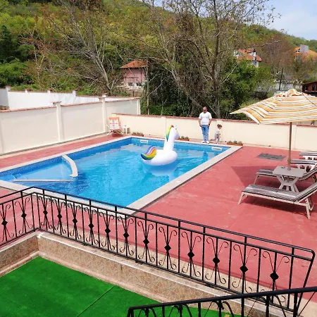 Guest house Къща За Гости Елена *